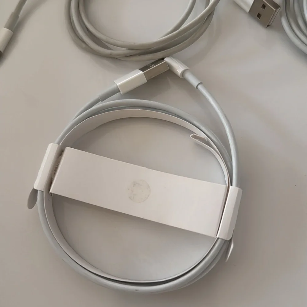 Apple USB 1m Charging Cable Bundle (4)